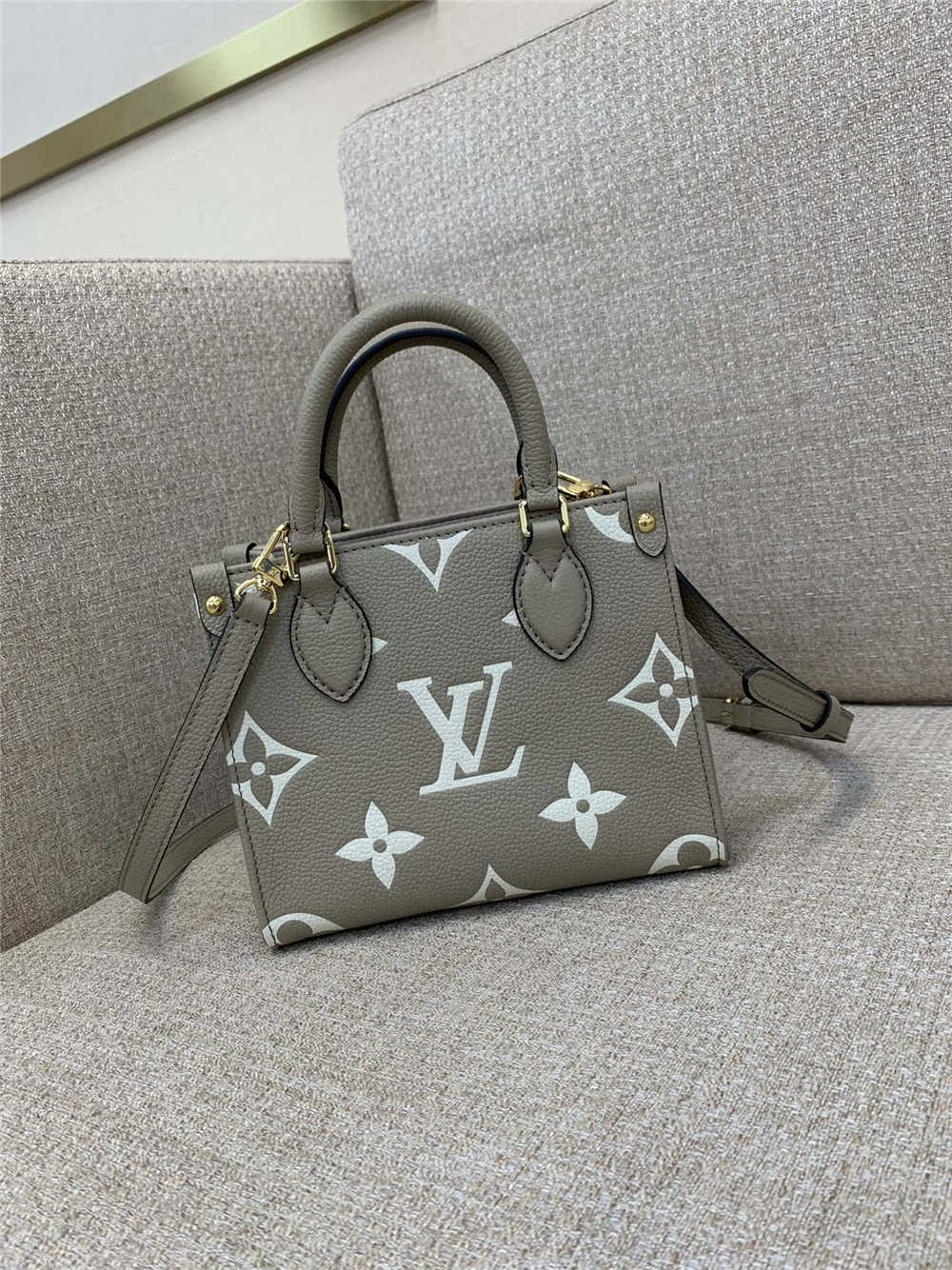 Louis Vuitton ONTHEGO BB  M47054  size：18x15x8.5cm 2025 new 